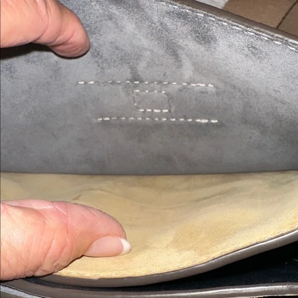 Tory Burch Chic Tan Leather Shoulder/crossbody
LEE RADZIWILL pebble leather - Picture 5 of 13